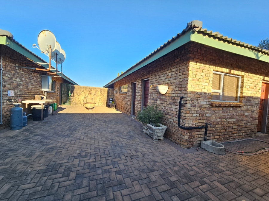 5 Bedroom Property for Sale in Vaalpark Free State